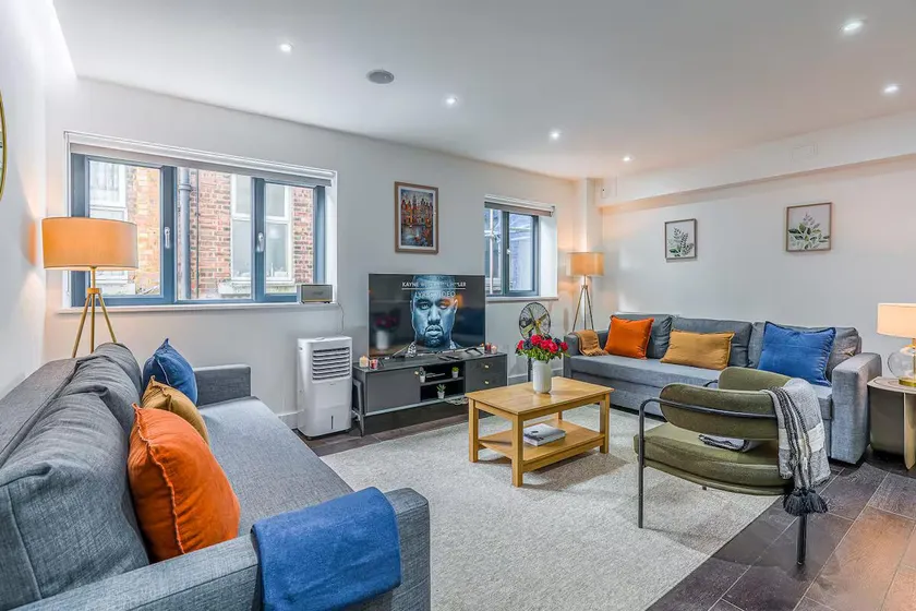 Earl's Court Gem Sleeps 6 Lift & Tube - Image 1