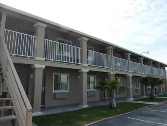 Holiday Lodge Motel Antioch - Image 1