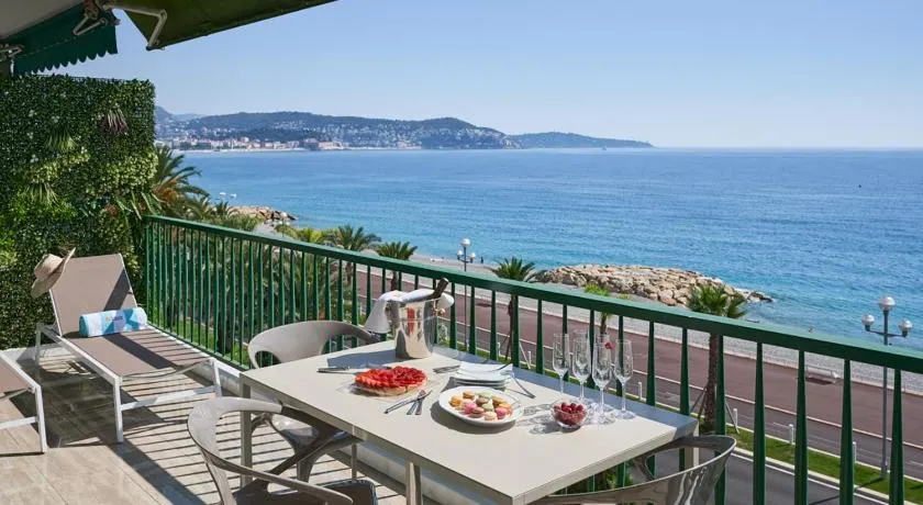 Sunlight Properties - Sky blue - 3 bedroom flat with sea view on the Promenade des Anglais - Image 1