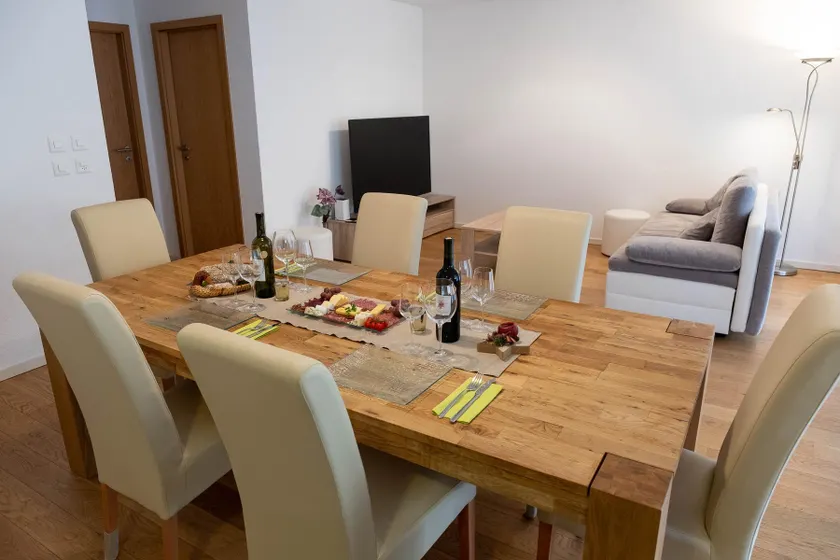 Family apartment near the train station - Image 1