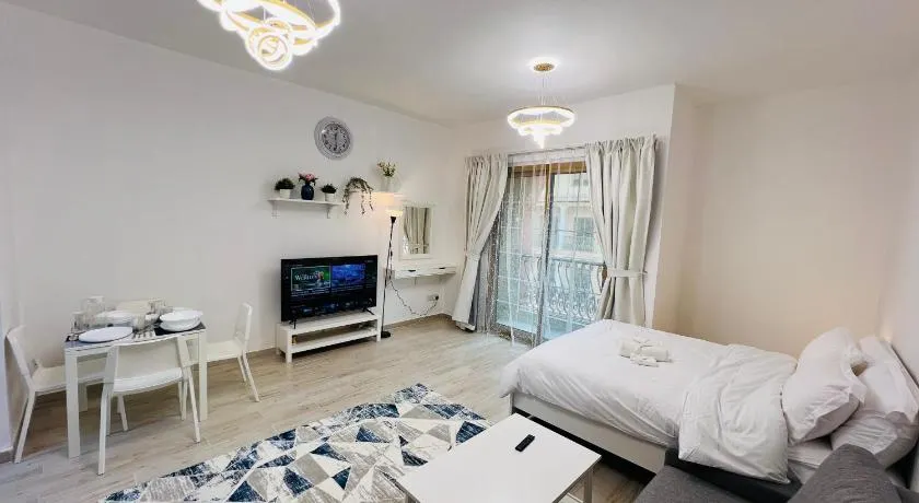 Spacious Furnished studio with balcony Spain cluster International city - Image 1