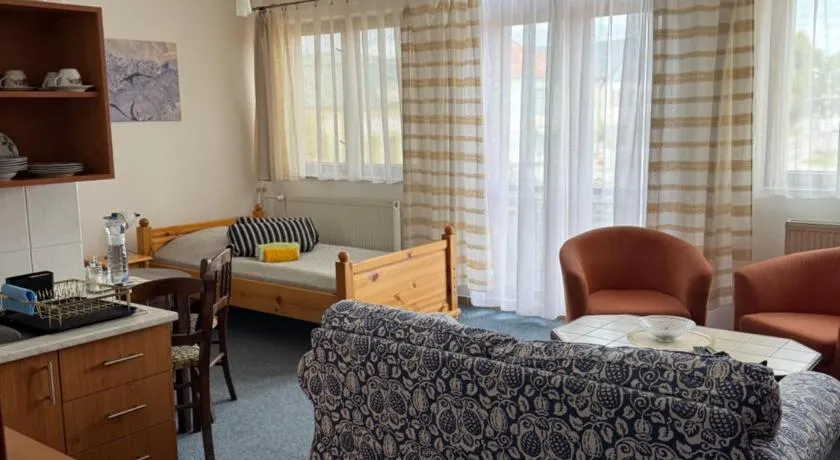 2- posteľová izba s kúpeľňou a kuchynkou RIŠKO v PENZION TRSTENÁ - Image 1