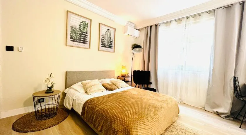 Nice-Miramar Apartment and Parking - Image 1