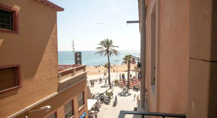 Barcelona Beach Apartments - Image 1
