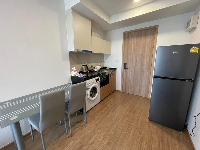 Apartment in Phet Kasem - Image 1