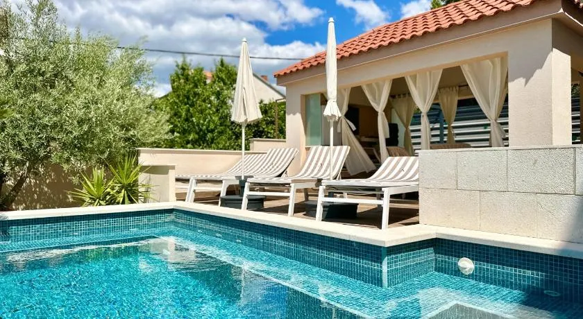 villa A - uppvärmning pool - Image 1