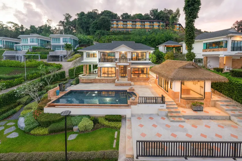 Golden Horizon Villa - Image 1