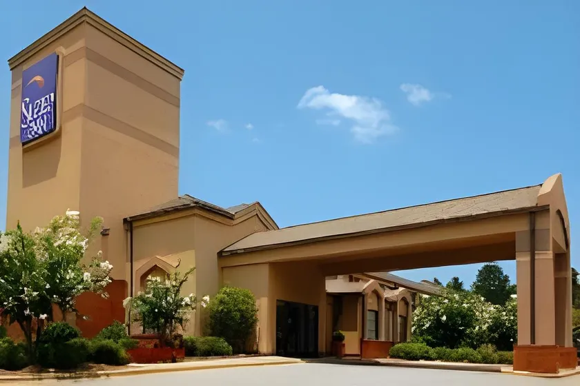Ramada by Wyndham Albany GA - Image 1