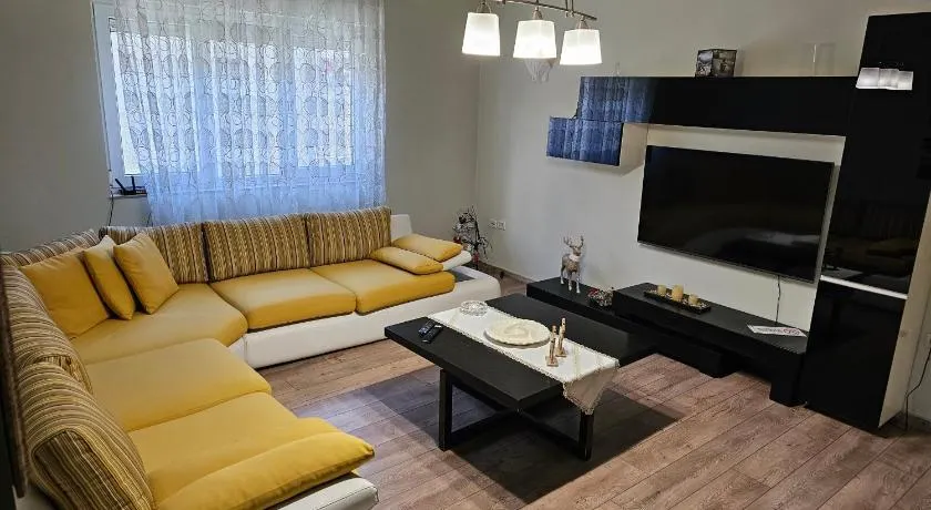 Botanic Park Apartments - Image 1