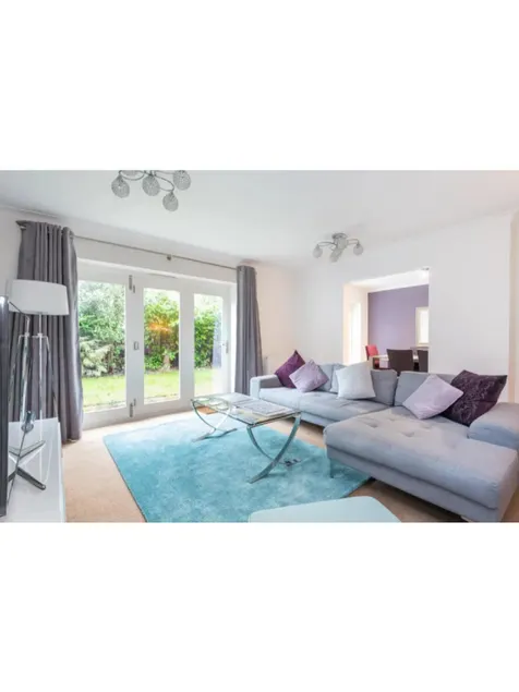 9 College Court Spacious, Modern 4-Bed Townhouse in York - Pass the Keys - Image 1