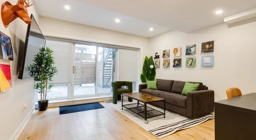 Spacious 1BDR unit with Private Patio and Parking by M11 - Image 1