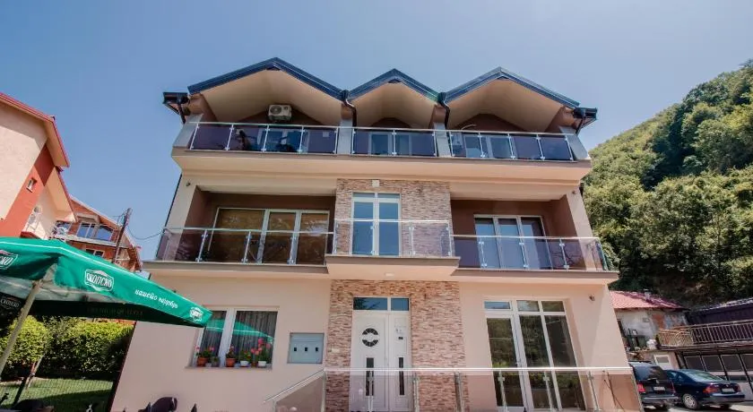 DE & EV ACCOMMODATION - Image 1
