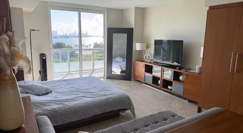 Luxury Building with Ocean Views in Downtown - Image 1