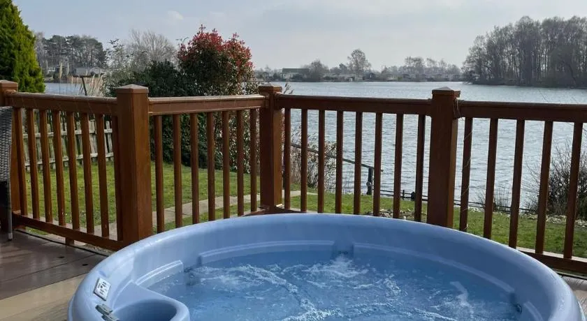 Tattershall Lakeside Lodge Indulgent wheelchair accessible 8 berth with Hot Tub - Image 1