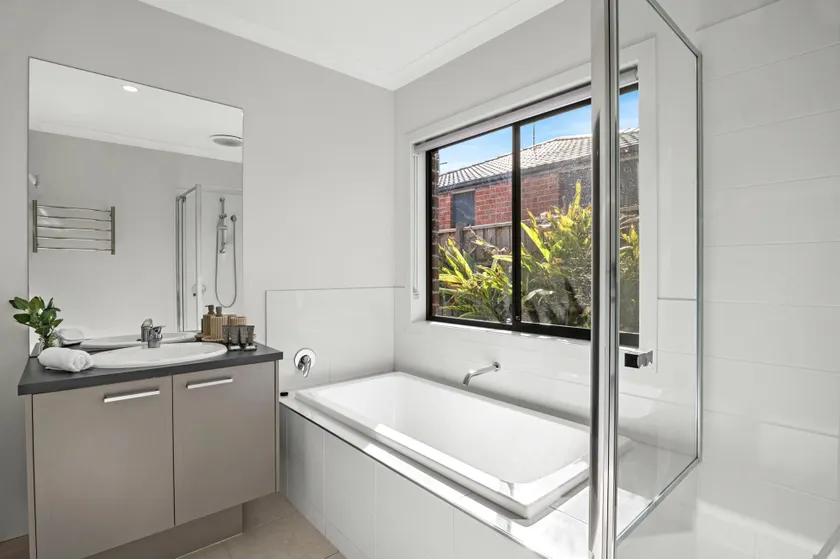 Garden Retreat 4-Bed House in Tarneit - Image 1