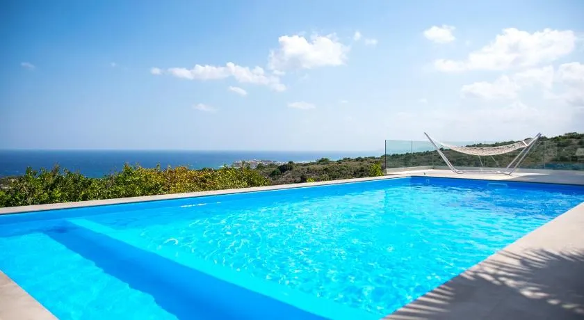Infinity Villa with Pool, BBQ and Ping-Pong Table, 2km from the beach - Image 1