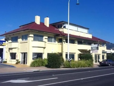Stella's Dromana Hotel - Image 1