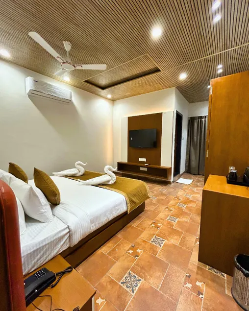Serene Restaurant Rooms And Banquet - Image 1