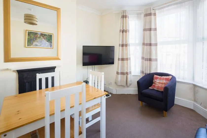 Welcoming Flat by Kasar Stays - Image 1