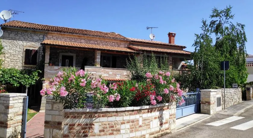 Apartmani Memić 100 m do plaže, APARTMENTS MEMIĆ ONLY 100M FROM BEACH - Image 1