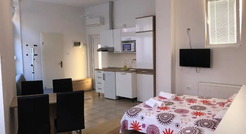 Apartments & Rooms Nardin - Image 1