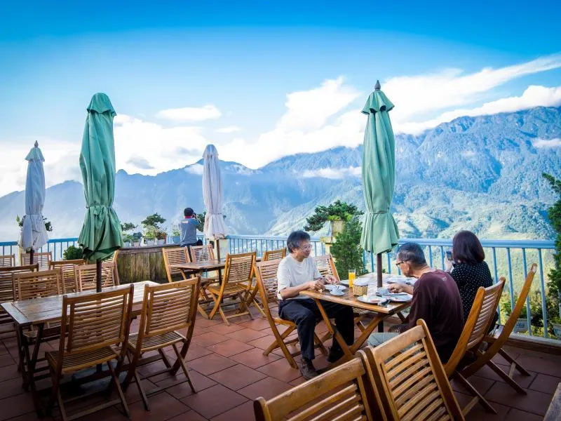 Sunny Mountain Hotel - Image 1