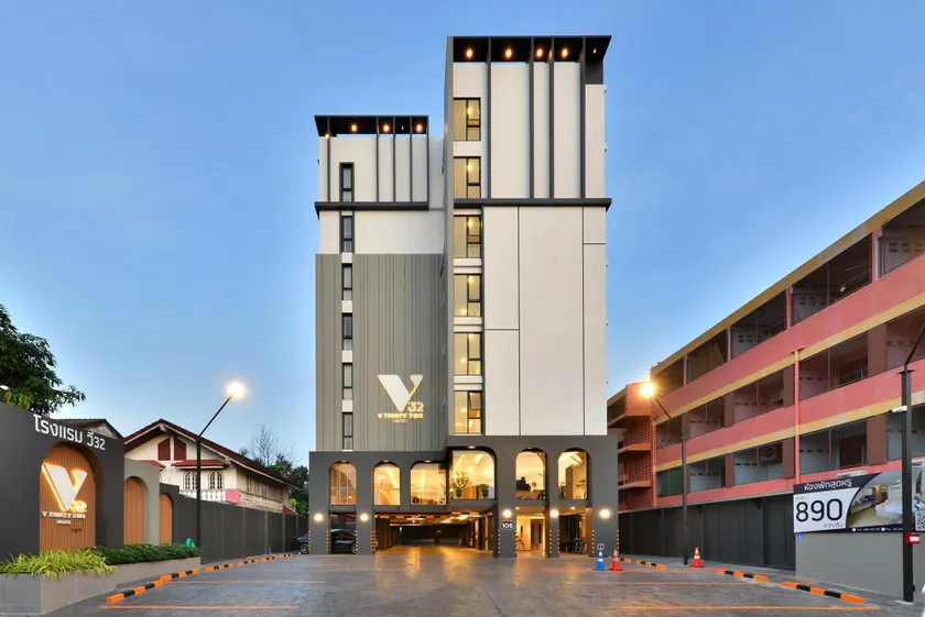 V32 Hotel - Image 1