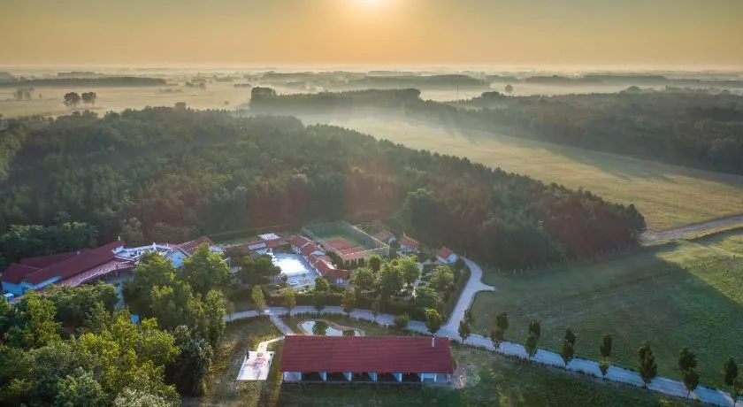 Csipkerózsa Parkhotel - Image 1