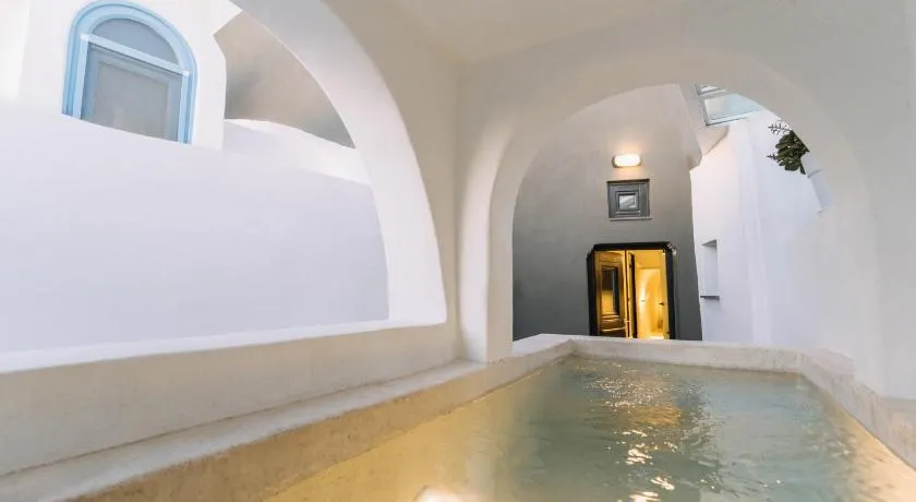 Noir Cave Villa - Private Jacuzzi & Sunset Terrace - Image 1