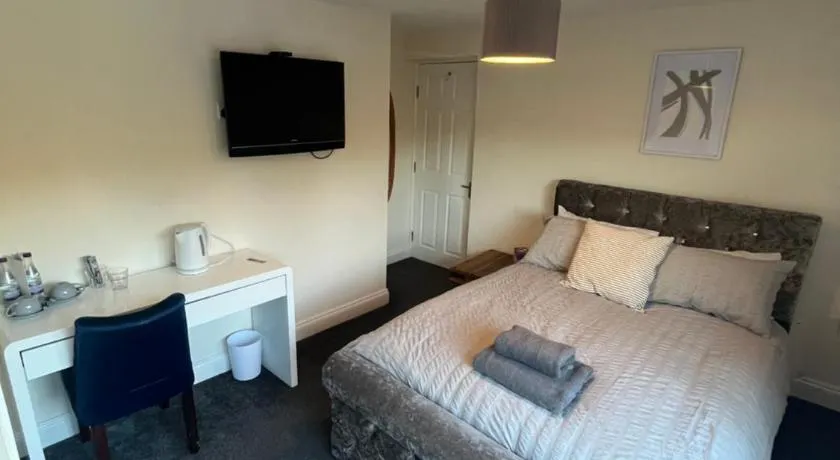 Half Moon Inn - Image 1