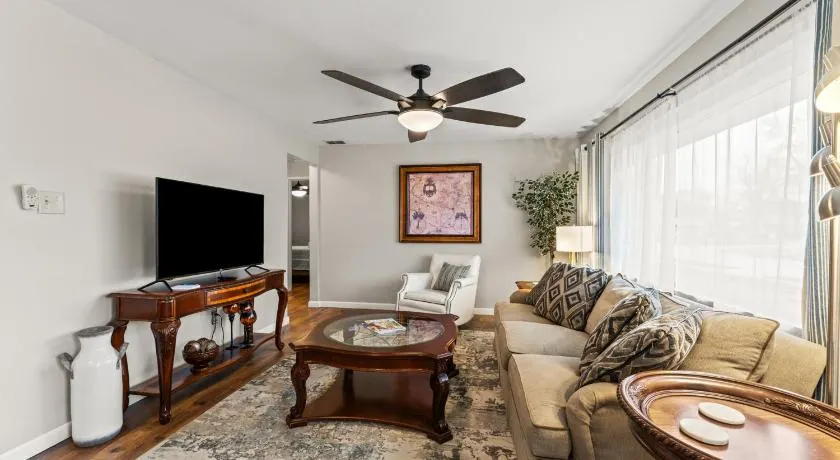 Stylish & Cozy 2br Home Great Location & Comfort - Image 1