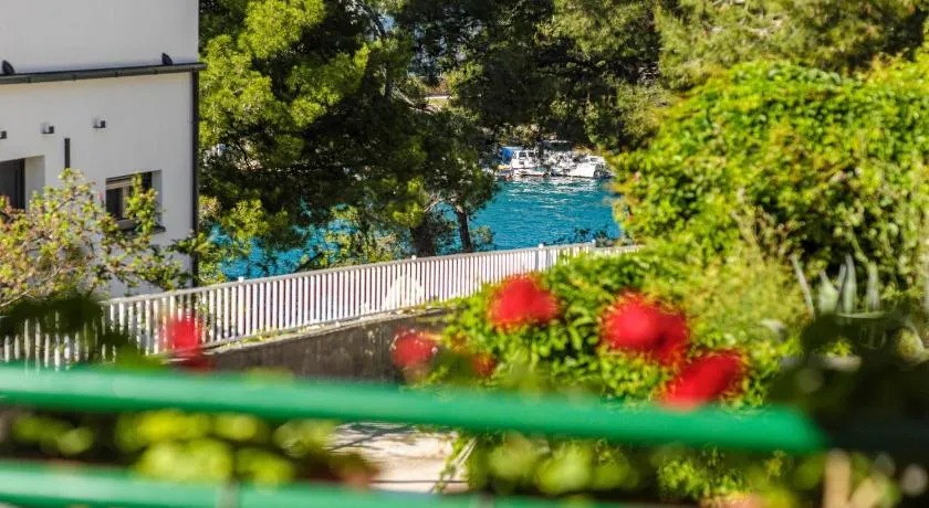 Apartments Vala Žaborić - with boat mooring - Image 1