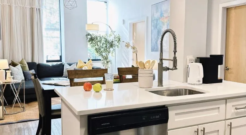 Spacious Five-Bedroom with Two Bathrooms in Downtown Providence - Image 1