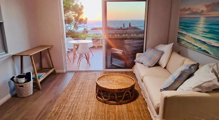 Cottesloe Beachfront Ocean View Apartment - Image 1