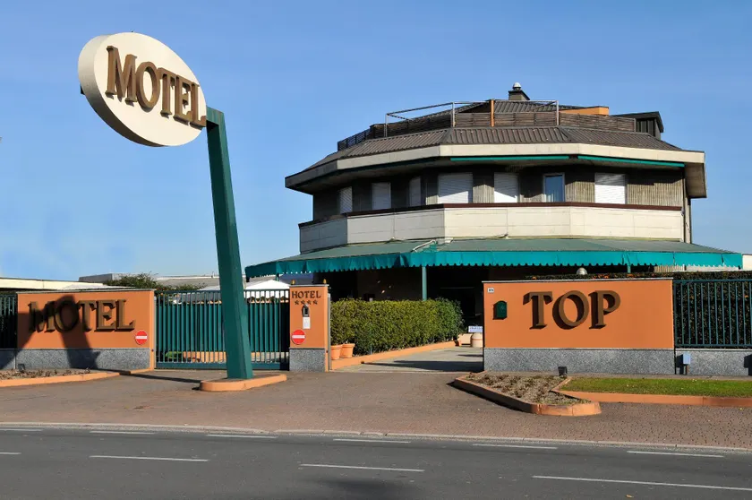 Hotel Motel Top - Image 1