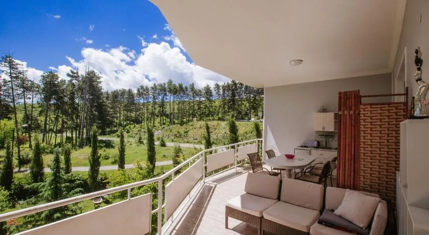 Neli & Zaal Guest House - Image 1