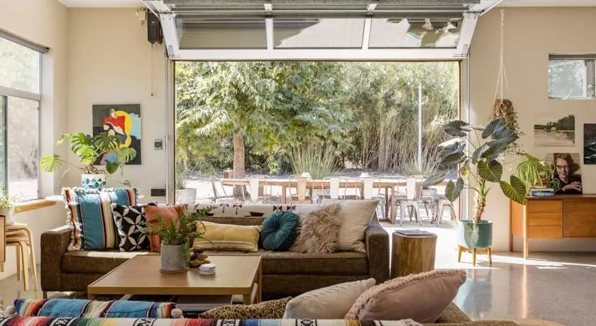 Mid Century Modern Family Home On 25 Acres - Image 1