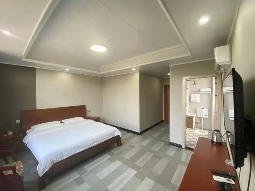 Jinhai Hotel (Yueyang Gongtian Town Branch) - Image 1