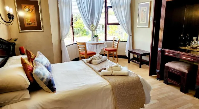 The Wooden Leg Guesthouse - Image 1