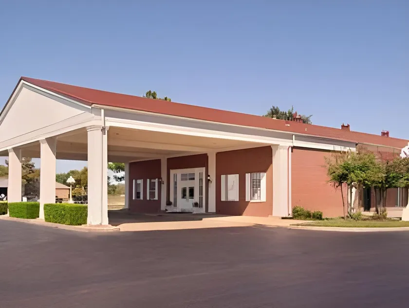 Homegate Inn And Suites - Image 1