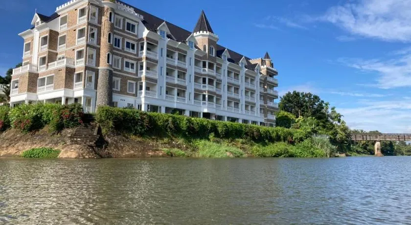 Dew River Castle Lake View Stay Aluva Cochin - Image 1