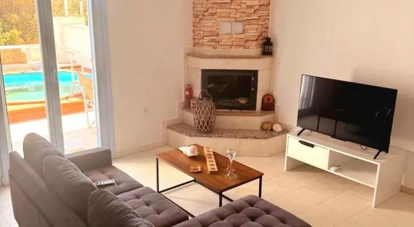 Aliki Luxury - Ira - Image 1