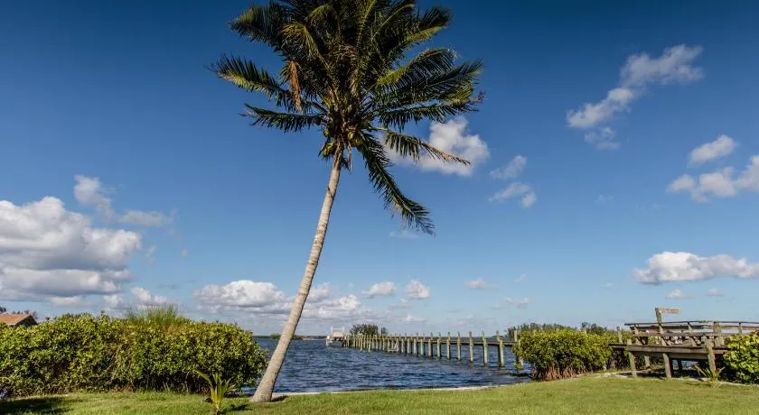 Island View Cottages Sebastian - Image 1