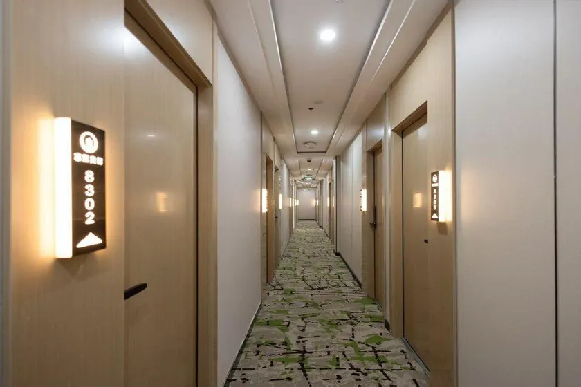 Yiya Hotel - Image 1