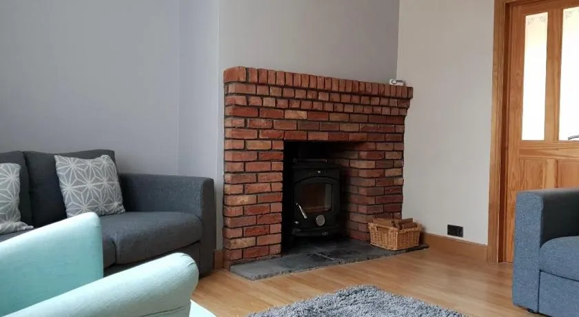 Daisy’s Cottage - Image 1