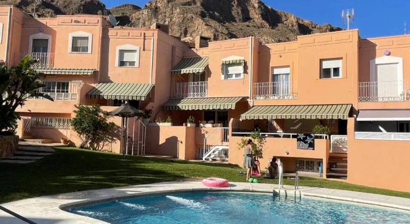 Casa adosada con piscina a 5 minutos de la playa . - Image 1