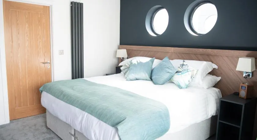 Rooms at Penarth Marina - Image 1