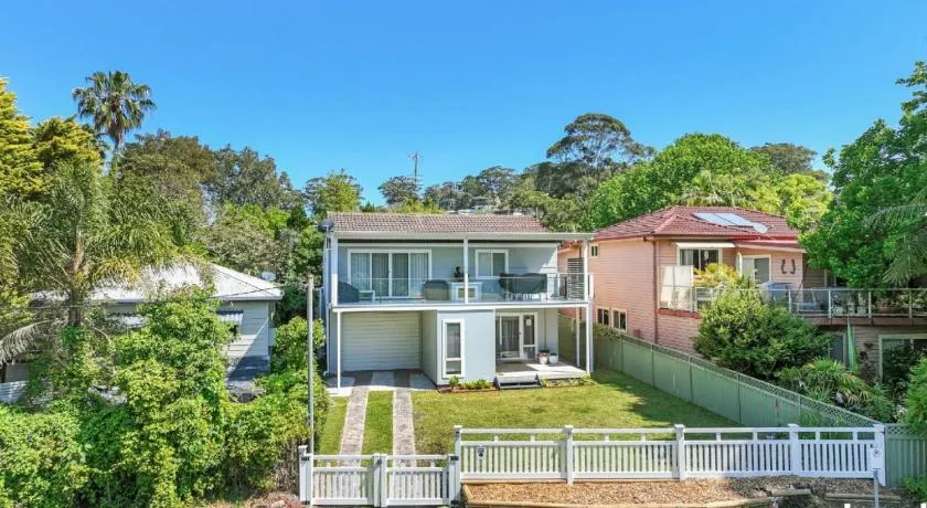 Lakeside Living - Walk To Cafes, Shops, and Sand! - Image 1