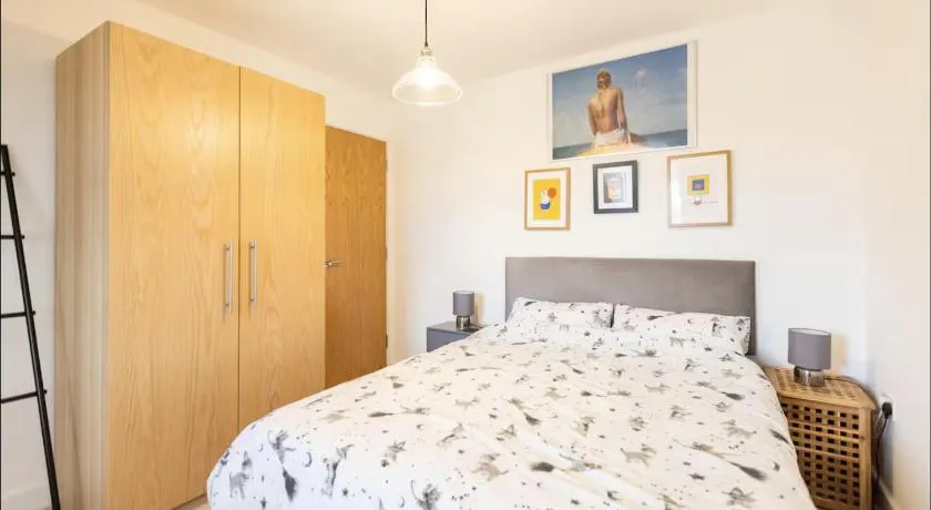 Very Comfortable Rooms and Welcoming live in Hosts - Image 1