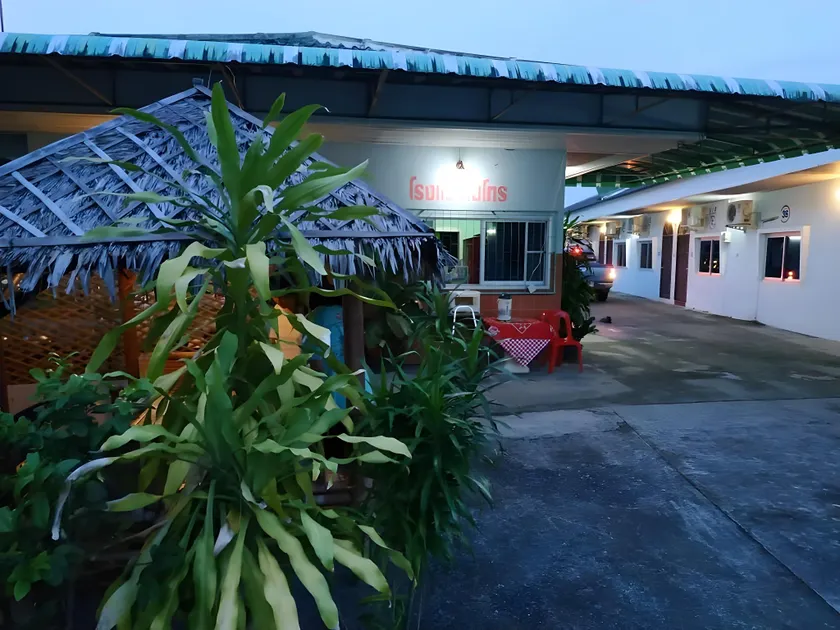 Metro Palace - Image 1